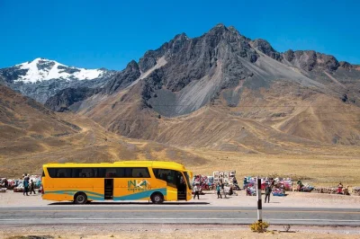 Erlebe die anden auf der malerischen busfahrt von cusco nach puno über die sonnenroute – mit stopps in raqchi, andahuaylillas, am la raya pass und einem leckeren buffet-mittagessen. geführte tour 