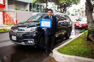 Direkt am flughafen lima deinen fahrer treffen. privater suv-transfer mit klimaanlage, viel platz fürs gepäck und persönlichem service inklusive.