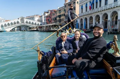 Vivi venezia in un giorno: salta la fila alla basilica di san marco, naviga in gondola, attraversa il ponte di rialto ed esplora il palazzo ducale con una guida locale. gruppo piccolo, pausa pranzo in