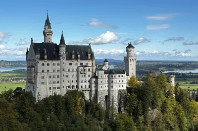 München, schloss neuschwanstein & linderhof ohne warteschlange, mittagessen in oberammergau, privater guide, hotelabholung inklusive – entdecke bayerns märchenschlösser stressfrei.
