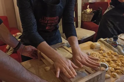 Découvrez la sicile près de cefalù : préparez des pâtes fraîches, dégustez du vin local et partagez des moments conviviaux dans une villa avec jardin. options végétariennes et vegan, tout est
