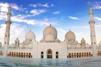 Abu dhabi erleben: private tour mit abholung, von der stillen großen moschee bis zur lebhaften corniche. inklusive guide und hoteltransfer.