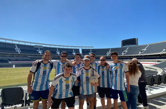 Boca- und River-Stadien Buenos Aires: Rivalen an einem Tag