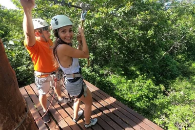 Erlebe tulum hautnah: ziplining, hängebrücken, abseilen und schwimmen in cenoten. inklusive mittagessen, ausrüstung und erfahrener lokaler guide für ein unvergessliches abenteuer.