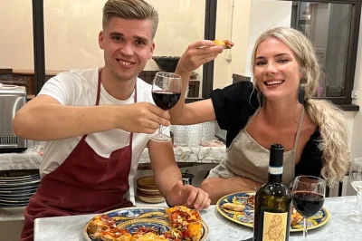 Nur wenige schritte vom vatikan entfernt lernst du bei einem lokalen koch, wie man echte römische pizza und gelato macht. inklusive wein, snacks und rezepten zum mitnehmen.