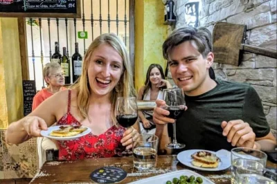 Wander granada’s old town with a local guide, tasting mountain-cured ham, classic tapas, and regional wines. includes lunch, dinner, and easy city-center strolls.