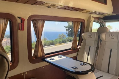 Explore as ruas antigas de Éfeso, visite a casa da virgem maria e aproveite um almoço turco tradicional, com transporte privado, entrada sem fila e guia local.