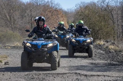 Découvrez le mont etna en quad, traversez ses champs de lave sauvages, explorez une grotte cachée et baladez-vous dans les forêts de pins avec un guide local. quad pour deux inclus.