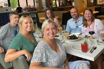 Scopri il centro di chattanooga con guide locali, assaggiando piatti selezionati da chef in 3-4 ristoranti, tra cui una cena sul rooftop e un club privato. tutte le tappe incluse.