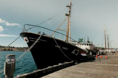 Lunenburg y Mahone Bay: Bluenose II y las iglesias