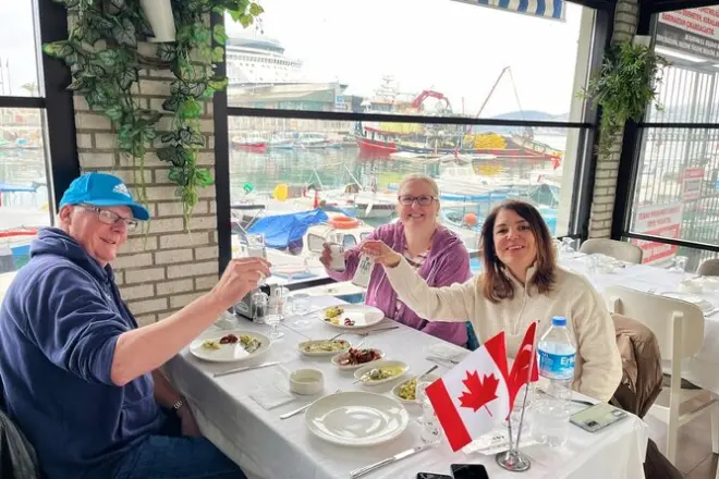 Degustación de comida en Kusadasi: 6–7 paradas con guía local