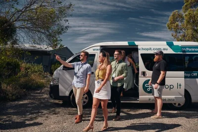 Erlebe yarra valley ab melbourne mit flexiblem hop-on-hop-off weinbus, probiere lokale weine, gin und spezialitäten und genieße entspannte stops mit persönlicher beratung.