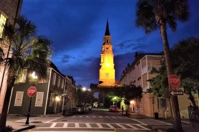 Charleston bei nacht entdecken: gruselige geistergeschichten, verlassene gassen und st. michael’s church – 90-minütige führung mit podcast-moderator.