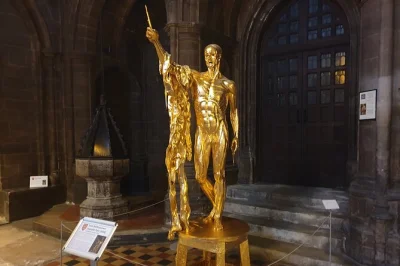 Scopri il passato oscuro di londra con un tour a piedi in piccolo gruppo tra smithfield, fosse della peste, esecuzioni medievali e pub nascosti—con guida locale.