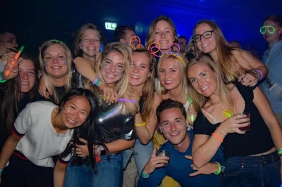 Feel the energy of sydney’s nightlife with a big night out pub crawl—4 venues, free pizza, drinks, and express entry included. meet new friends and party late.