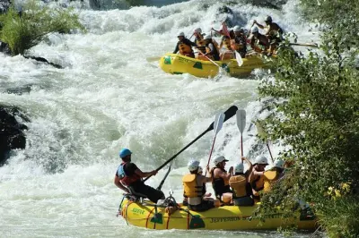 Nugget Falls rafting from Gold Hill: Class II-IV rapids