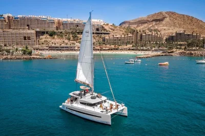 Start your morning cruising gran canaria’s wild coast, swimming in clear water, kayaking hidden coves, and relaxing with unlimited drinks—lunch included, small group.