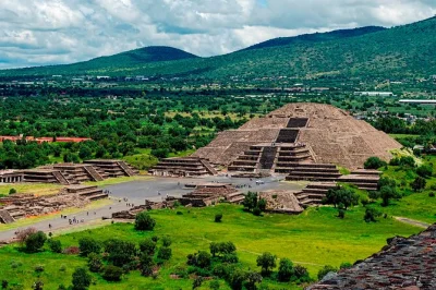 Descubre la historia en las pirámides de teotihuacán, prueba mezcal artesanal y visita la basílica de guadalupe con guía local y transporte desde cdmx.