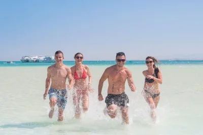 Découvrez les couleurs du red sea lors d’une excursion à orange bay depuis hurghada. snorkeling, sports nautiques, déjeuner à bord et transfert inclus. réservez vite votre place.