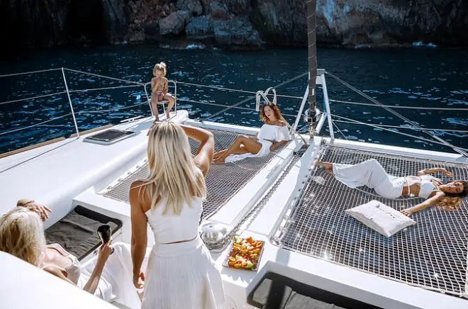 Snorkel en Ag. Nikolaos: Catamarán con juegos acuáticos