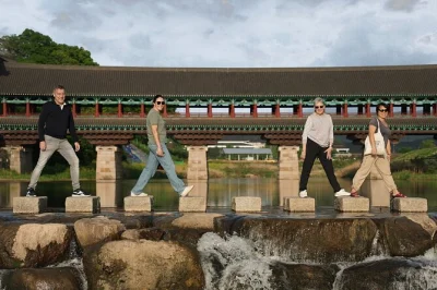 Découvrez jeonju hanok, dégustez la glace au thé vert de boseong, partagez un thé avec un moine et explorez les marchés de busan. hôtels, entrées et guide anglophone inclus.