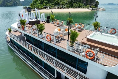 Halong bay erleben: tageskreuzfahrt mit buffet, höhlenwanderung, schwimmen auf titop island & kajak. inklusive abholung in hanoi und deutschsprachigem guide.