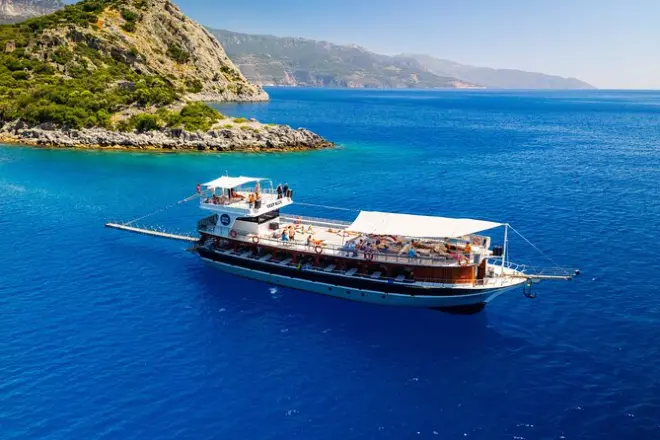 Ölüdeniz Beach boat tour: Six swimming stops and Blue Cave