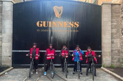 Feel the city’s pulse on a guided dublin bike tour, with e-bike or push-bike options, stops at guinness storehouse, kilmainham gaol, and local stories along the way.