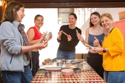 Taormina, porta messina e cannoli siciliano: aprenda a fazer essa sobremesa tradicional, com aula prática, petiscos, bebidas e receitas inclusas. reserve já!