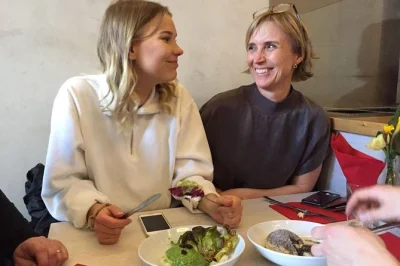 Sample berlin’s classic street food, fusion bites, and local beer on a guided neighborhood food tour with 10+ tastings and insider stories—lunch included.