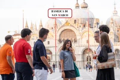 Entra nella basilica di san marco a venezia con guida, salta la fila, ammira i mosaici dorati, goditi la vista dalla terrazza ed esplora secoli di storia con un viaggio in realtà virtuale.