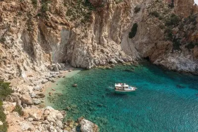 Crociera mattutina da Pollonia: Kimolos, Polyaigos e nuoto