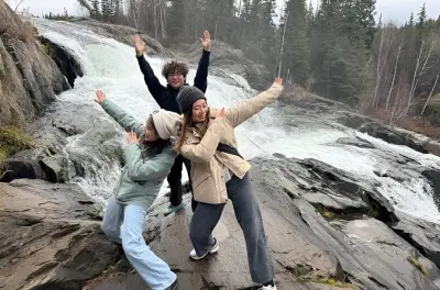 Cameron Falls: Caminata guiada por bosque boreal y roca antigua