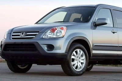 Leave siem reap behind and cross cambodia’s countryside by private car or minivan, with hotel pickup, flexible photo stops, and a local driver—arrive relaxed in phnom penh.