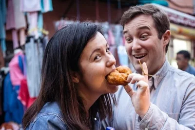 Erlebe marrakeschs echte aromen bei einer abendlichen food-tour durch die medina – probiere msemen, tangia und mehr mit guide. inklusive getränke & treffpunkt.