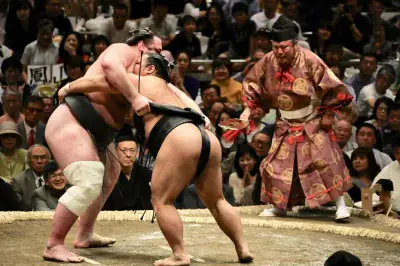 Tokio: Tour por el Estadio de Sumo y Paseo por Ryogoku con Guía Experto