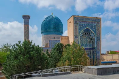 Scopri samarkand con un tour privato: ritiro in hotel, piazza registan, necropoli shakhi-zinda, degustazione di frutta secca locale e soste personalizzate.
