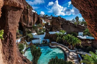 César Manrique Lanzarote Tour: Jameos del Agua & Kakteengarten