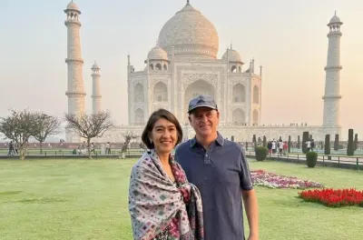 Taj Mahal ab Hyderabad: Agra Fort, Flug und Mittagessen inklusive