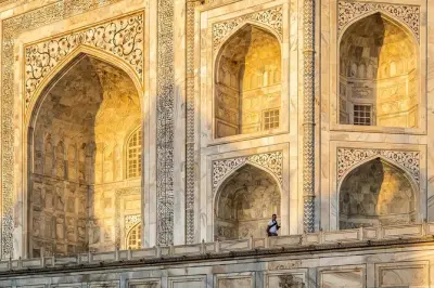 Taj Mahal von Pune: Flüge, Guide und beide Monumente inklusive