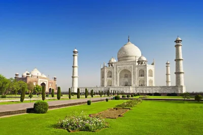 Découvrez le marbre du taj mahal, explorez les cours du fort d’agra et admirez le lever de soleil sur delhi, avec chauffeur privé et guide local.