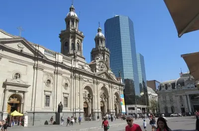 Santiago Private Walking Tour with Lunch La Moneda to San Cristóbal