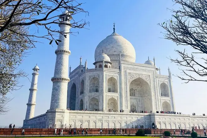 Taj Mahal ab Hyderabad: Flug, Agra Fort und Mittagessen inklusive