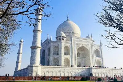 Taj Mahal ab Hyderabad: Flug, Agra Fort und Mittagessen inklusive