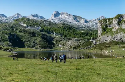 Lakes and Covadonga tour from Cangas: Guided sanctuary visit