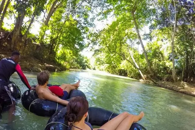 White River Tubing in Ocho Rios: Entspannte Flussfahrt mit Kurven