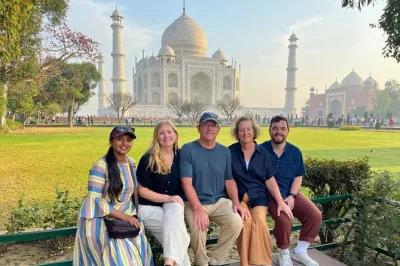 Erlebe agra bei einem privaten tagesausflug ab delhi mit dem zug. inklusive taj mahal besuch, agra fort, mughal-mittagessen und hoteltransfer.