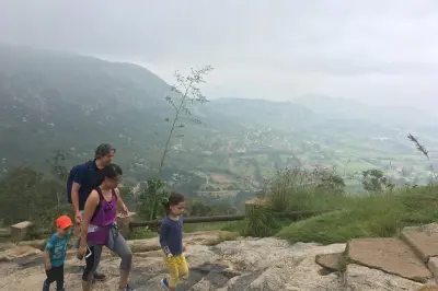 Nandi Hills Wanderung ab Bangalore: Töpfern, Tempel, Seide