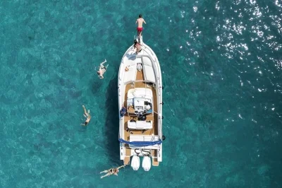 Entdecke bei einer halbtägigen inselhopping-tour ab zadar versteckte buchten, schnorcheln und ruhige fischerdörfer. inkl. skipper, ausrüstung & wasser.