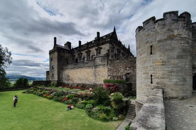 Feel the spirit of scotland on a day trip from edinburgh to stirling castle, the kelpies & loch lomond. includes local guide, air-conditioned coach & live storytelling.